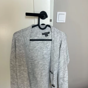 Stickad kofta - Stickad kofta, supermysig till hösten