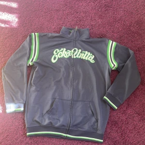Ecko Unltd Tracktop - Snygg track top i bra skick. Om du har några frågor är det bara att skriva.