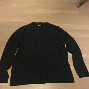 Filippa k tröja - Tjenare säljer en riktigt fin Filippa k tröja i storlek L inga defekter, skick 9/10 använd ett fåtal gånger 