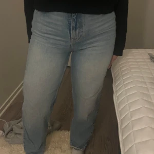 Högmidjade jeans - Fina jeans i gott skick💙