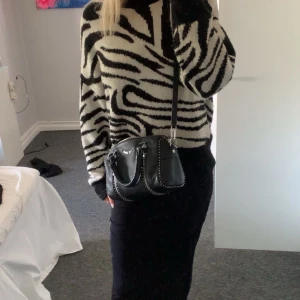 Zadig sunnybag - Funderar på att sälja min Zadig väska jag köpte i maj 2024 för ca 5000 som är i bra skick🫶 den är i storlek xs och funderar på att sälja för att köpa storlek nano