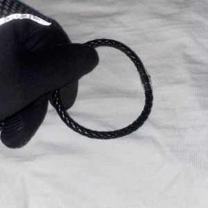  Läder armband - Läderarmband no size, svart läder armband pris går att diskutera skriv för frågor eller annat Med vänlig hälsning, ChainsSverige 