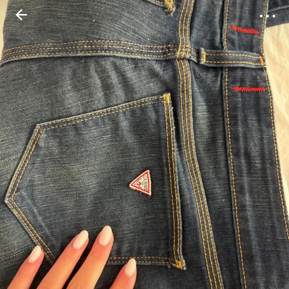 Jätte fina jeans i bra skick storlek S priset kan diskuteras, hör av er via frågor. Köpt på Vinted säljer då dom var förstora på mig(Gammal ägaren bilder). . Farkut & Housut.