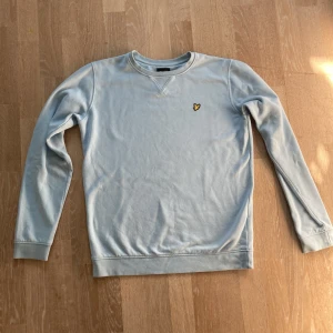 Lyle and scott sweatshirt  - 176/small varsamt använd. Nypris 700 kr 