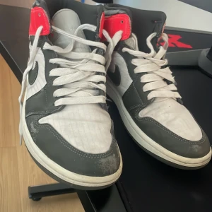 Nike air jordan 1 mid - Rensar ut min garderob Bruksanvänt skick Storlek 42