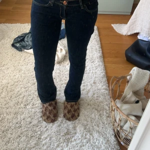 Lågmidjade jeans - Super snygga lågmidjade jeans från peakPerformance. säljer då de va för korta. Skriv för frågor💖