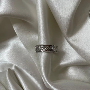 Lilly ring  - 45kr/st, rostfritt stål 304