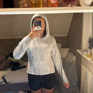 Hoddie. Ljus blå - Storlek 158-164. Blå hoddie