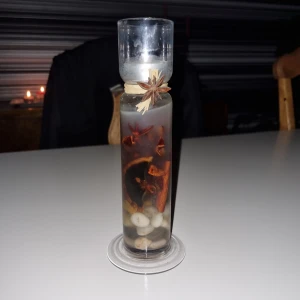 Ljusstake - Ljusstake i glas för värmeljus, luktar lakrits.