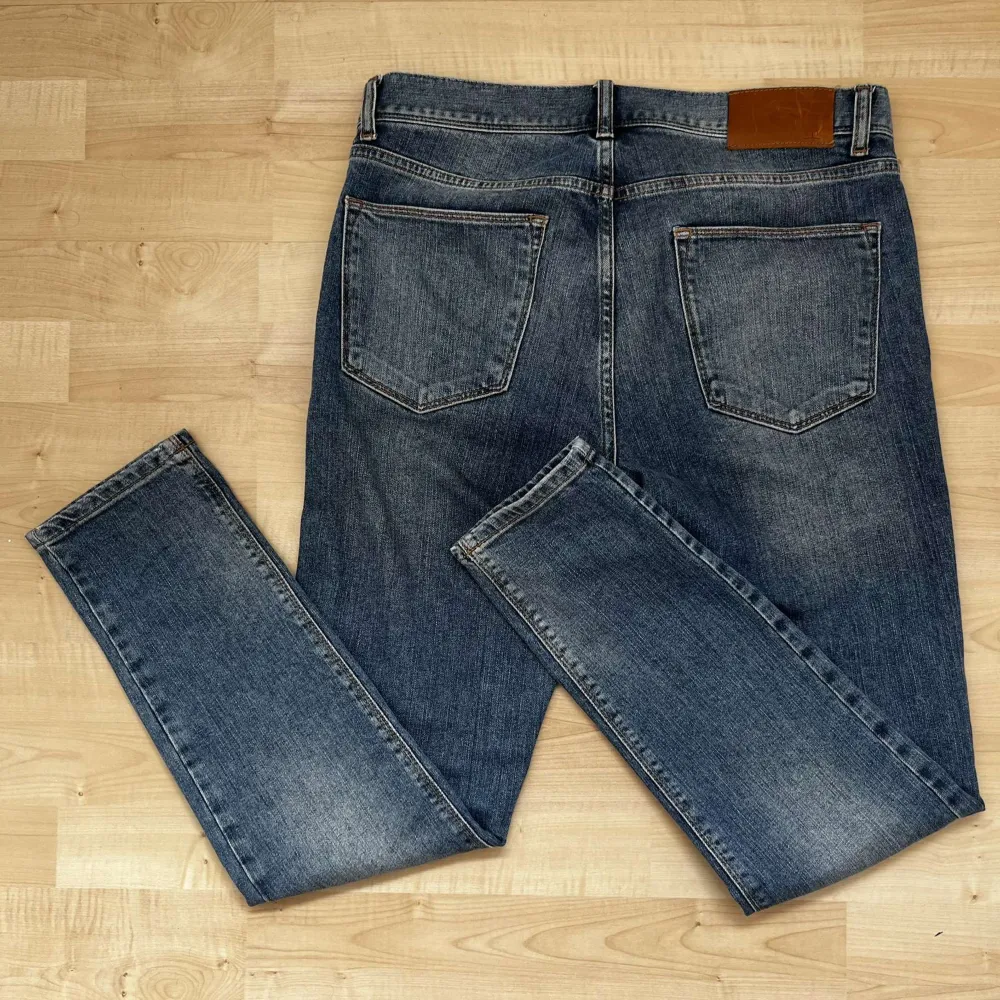 Jeans, endast använda ett fåtal gånger. Säljer då de blivit för små för mig. Storlek 32/30 slim fit! Är det några frågor är de bara att höra av sig!😁. Jeans & Byxor.