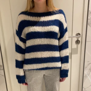 Tjocktröja  - Design by si Tickad tröja  XS/S