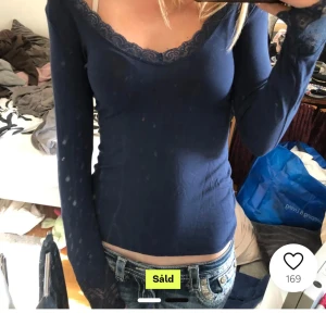 intimissimi tröja med spets  - jättefin intimissimi tröja som tyvärr inte satt så bra på mig❤️ köpt här på plick och lånad första bild 🥰