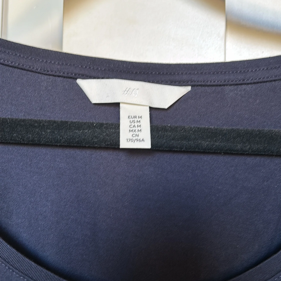 Mörkblå U-ringad långärmad tröja - 90