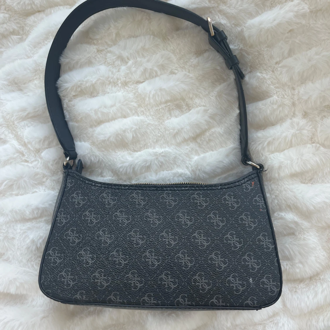 Guess väska - 90