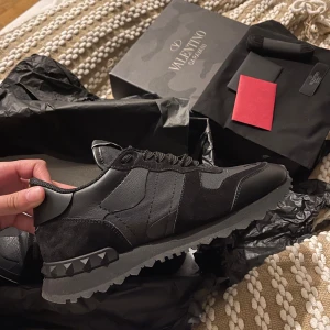 Valentino Gavarani skor  - I princip nytt skick. Använda Max 3 gånger.  Köpt på Double-Y i malmö 