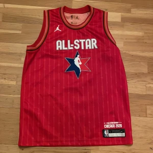 ALL-STAR CHICAGO Paul George linne - Skick 10/10  Riktigt fet och priset går att diskutera 