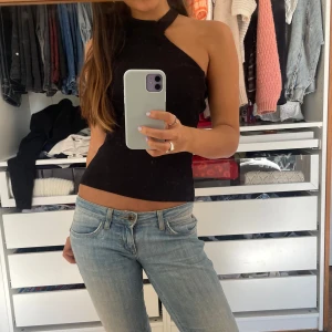 Festtopp⭐️ - Sjukt snygg fest topp💞 använd två ggr så i superbra skick! passar xs-s, möts upp eller postar