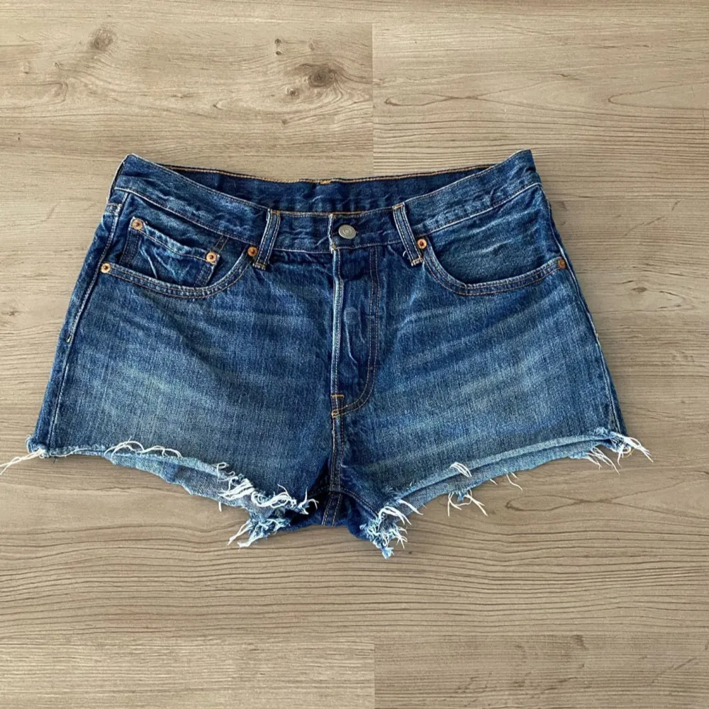 Blå Levis jeansshorts i strl. W30 I nyskick!🤍. Shorts.