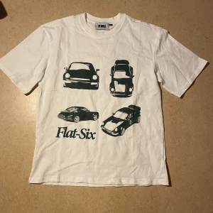 2kwrld tee car print - Not worn as it is to small