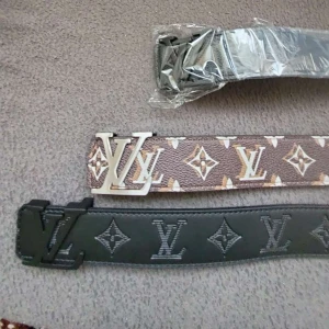 Louis vuitton bellte - Säljer den eftersom jag hsr redan 3