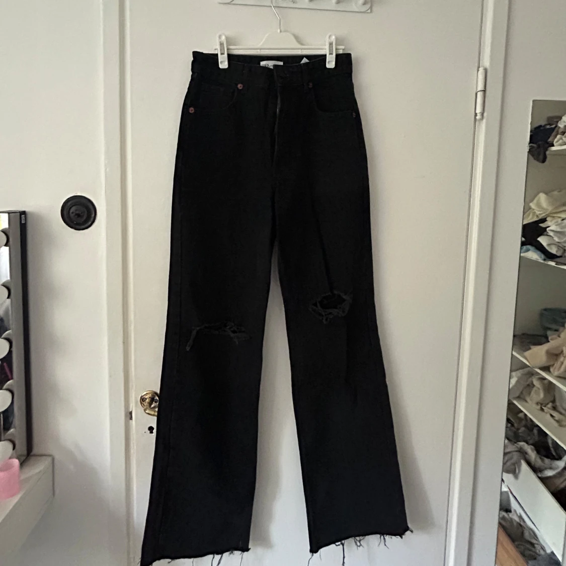 Zara mörkgrå/svarta jeans 