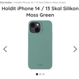 Holdit iPhone 14 / 13 Skal Silikon Moss Green - Snyggt och stilrent mobilskal i mossgrön färg från Holdit, designat för iPhone 14 och 13. Helt ny i förpackning 💞