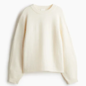 Beige stickad tröja  - Säljer den här fast i beige  från hm, skriv för fler bilder 💞