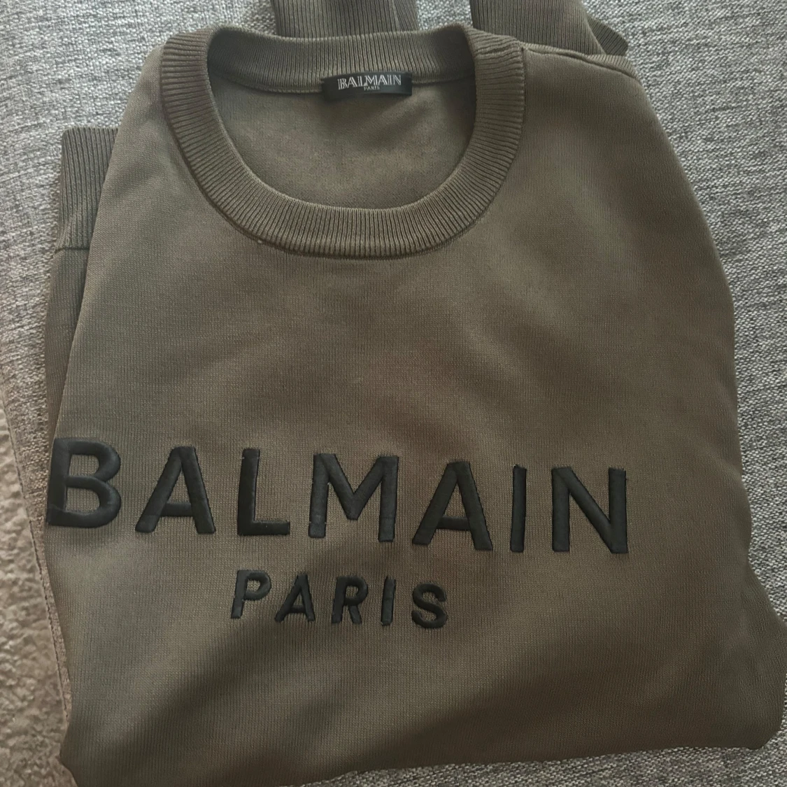 Olivgrön tröja från Balmain