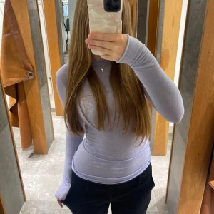 lila intimissimi - säljer min lila intimissimi i storleken s. använd flertal gånger men är fortfarande i ganska bra skick, lite nipprig men inget man tänker på. 