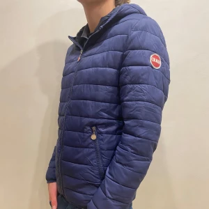 Colmar Jacka - Hej! Säljer nu min jacka från märket Colmar, storlek M, bra skick modellen är 184cm och väger 70kg . Tveka inte på att höra av dig om du har frågor eller funderingar kring jackan!