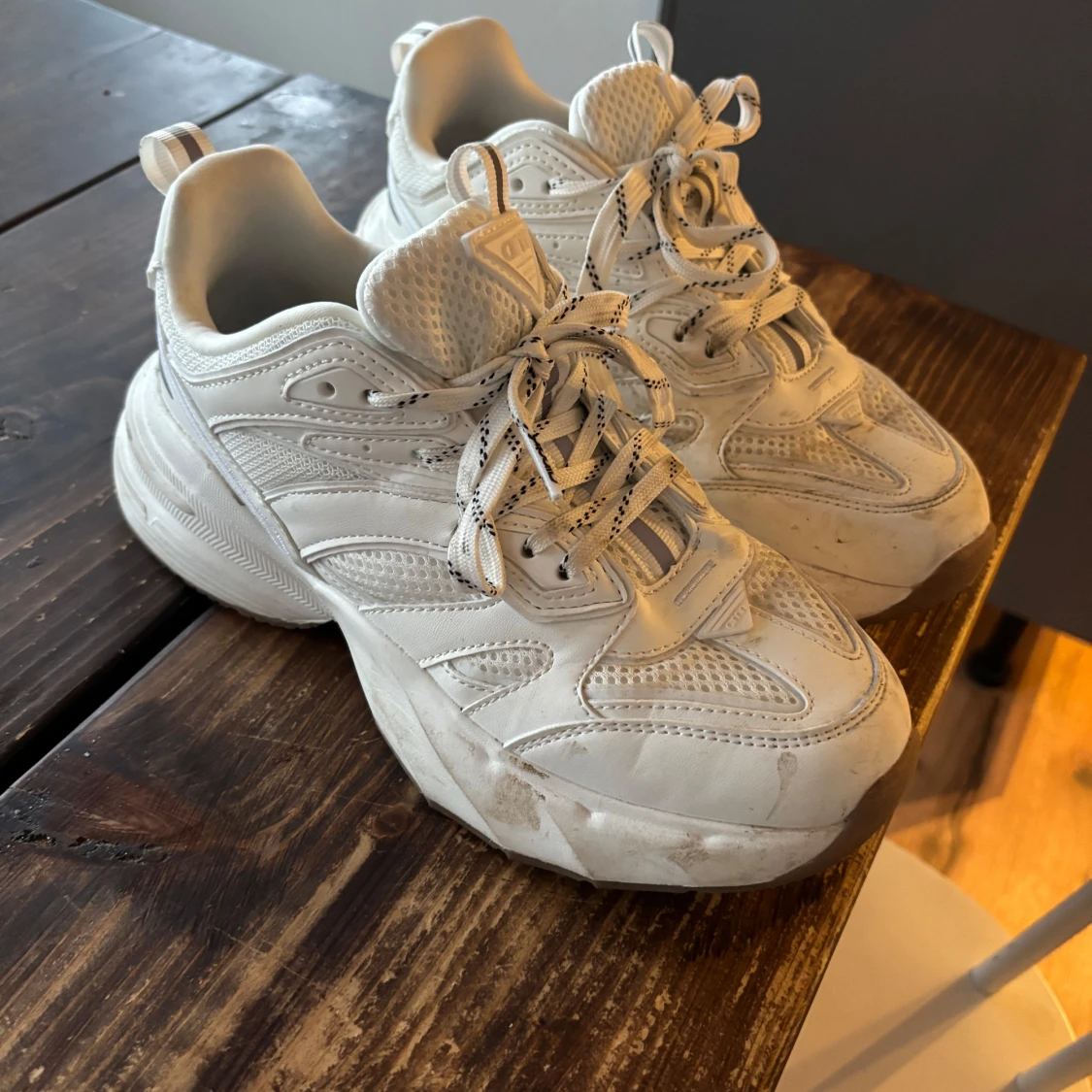 Vita sneakers från Aim'n