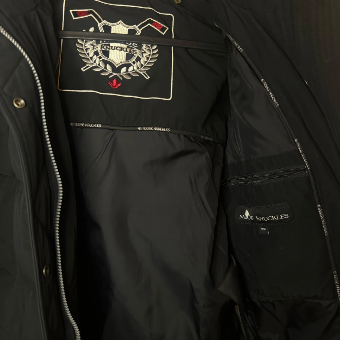 Svart dunjacka från Moose Knuckles - 91