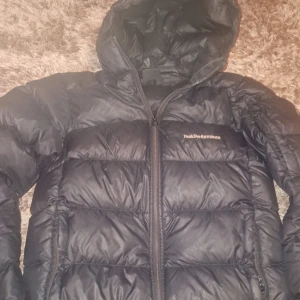 Peak performance jacka  - Performance jacka perfekt för vinter den är jätte varm 170