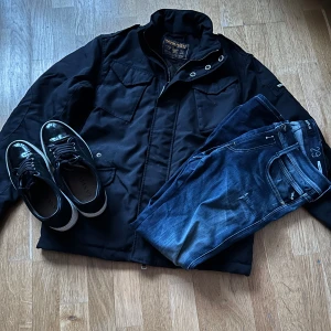 Woolrich field jacket  - Säljer en snygg field jacket från woolrich. Storlek M passar även L. Skick 8/10. Pris 899 kr. Vid frågor och funderingar skicka iväg ett meddelande! ✌️🙌