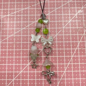 Matcha och strawberry nyckelring! - Flera finns i lager💗🎀💚                100% handgjord av mig! Swish betalningar går också bra, kontakta gärna innan du köper!