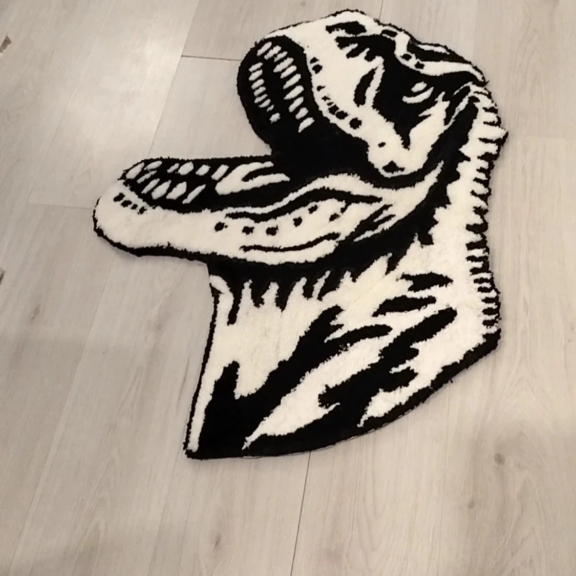 Svartvit matta med dinosauriemotiv - 92