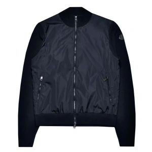 Moncler Down Cardigan  - - Navy Blue   - Storlek: Large - Fint skick (9/10) - Nypris: 10.000 SEK
