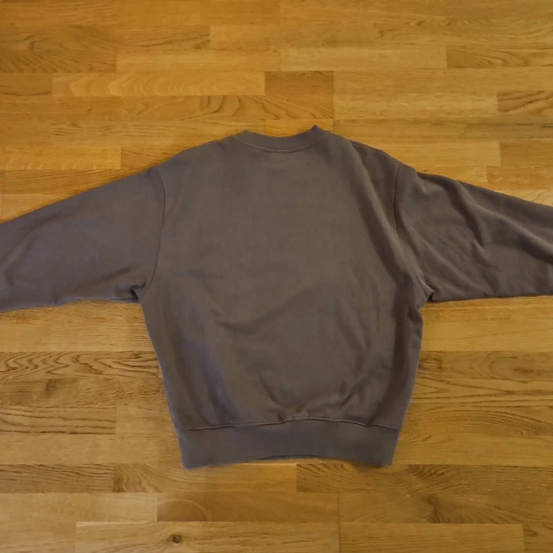 Grå sweatshirt från Daily Paper - 90