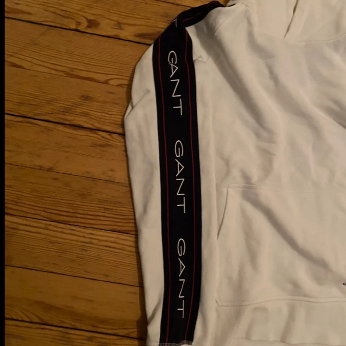 Vit hoodie från Gant - 3