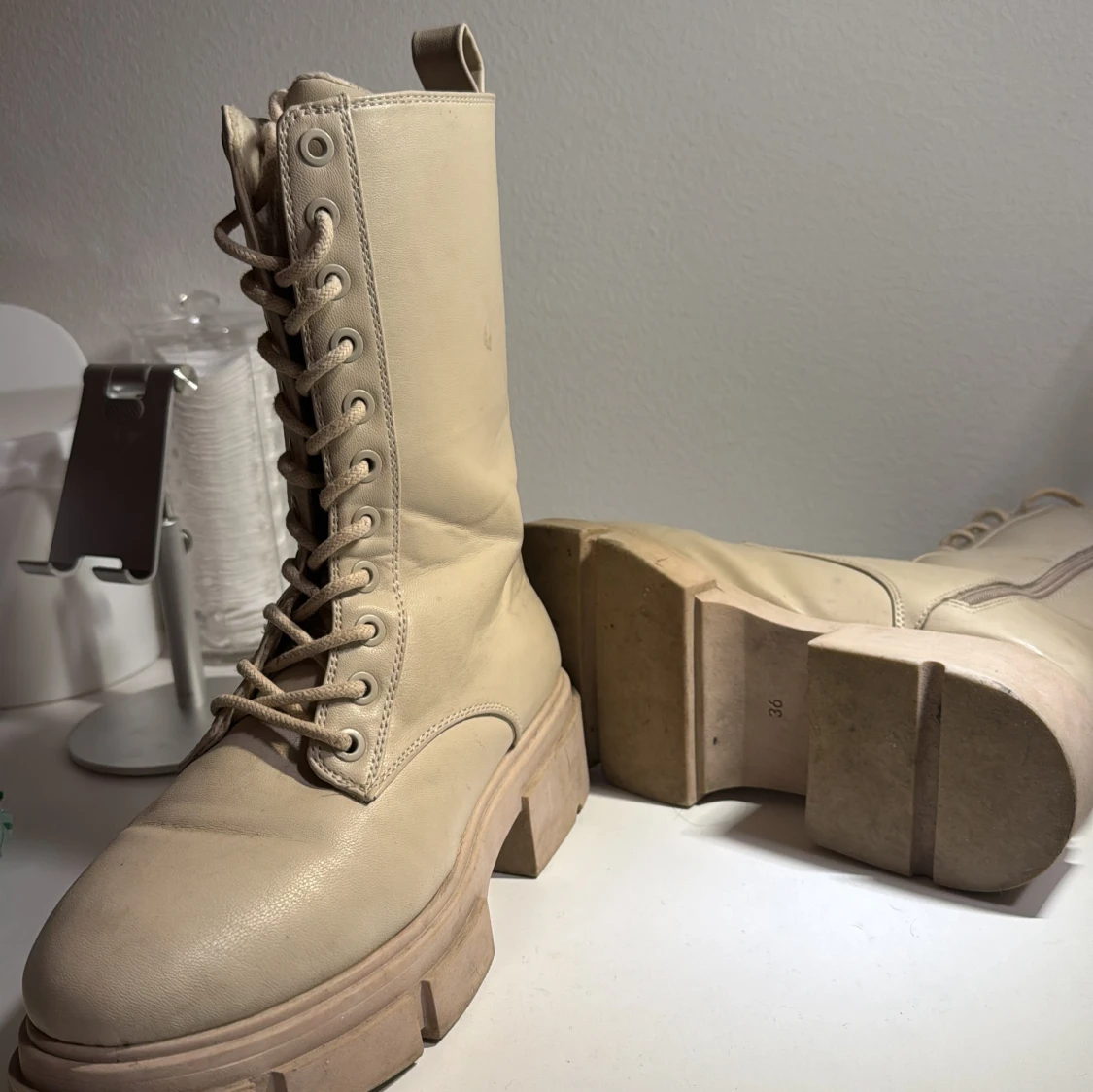 Beige boots med snörning och dragkedja - 92