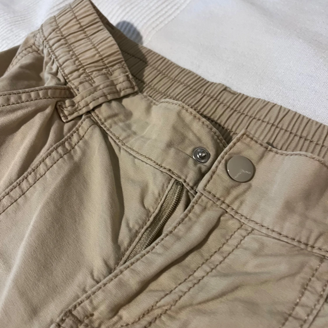 Beige cargobyxor - 90