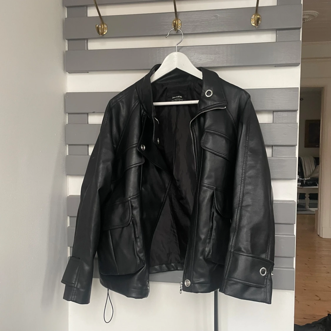 svart oversized skinnjacka  - 91