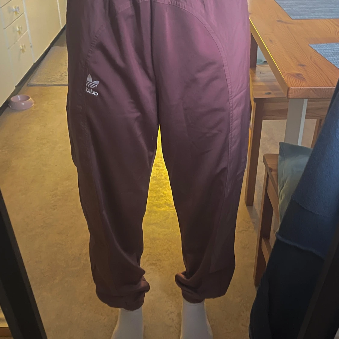 Bruna/lila träningsbyxor från Adidas