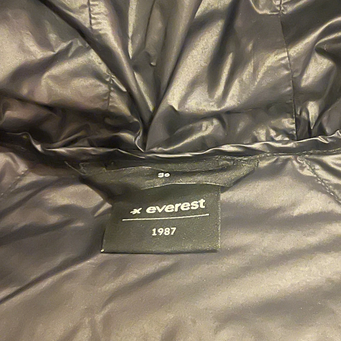 Svart dunjacka från Everest - 91