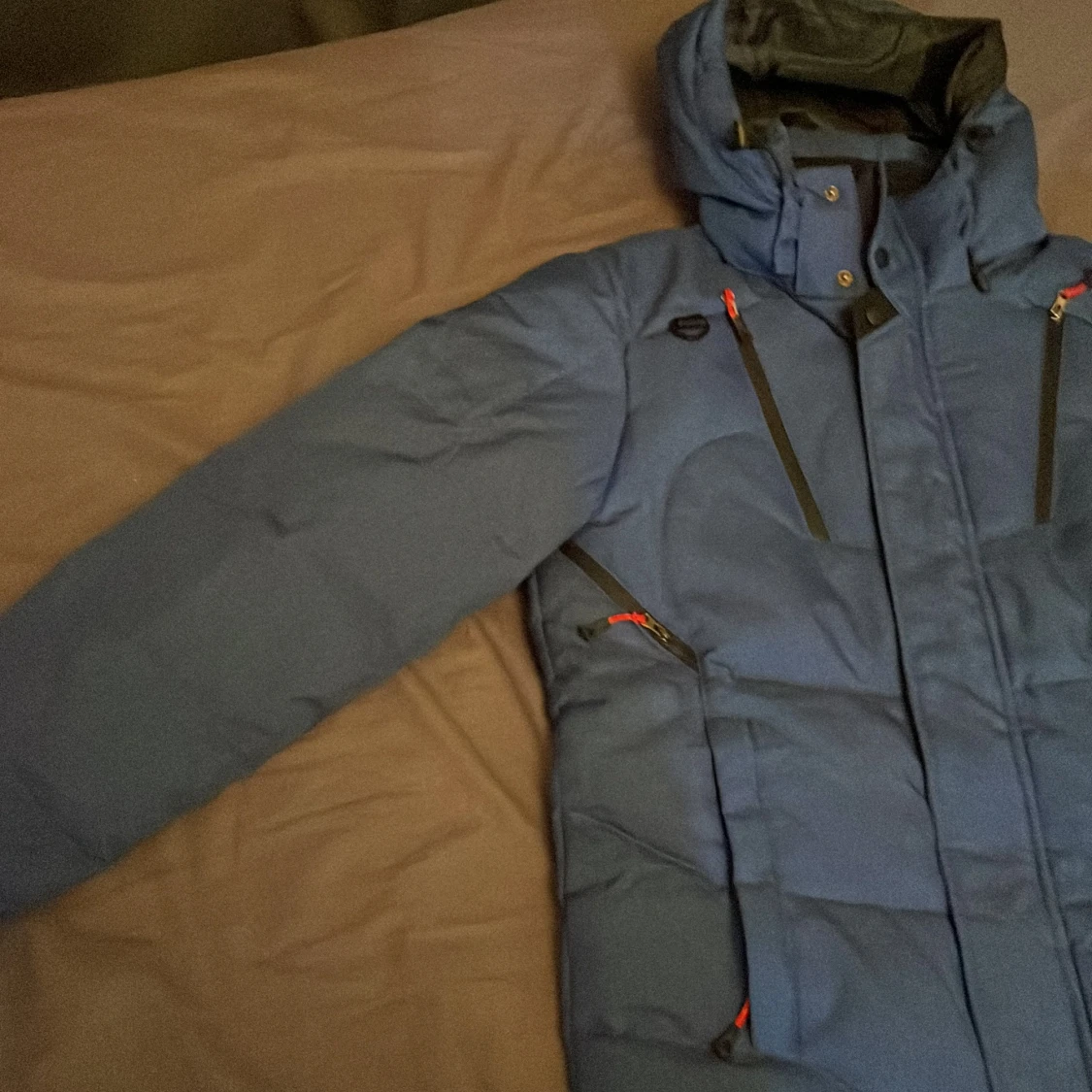 Blå dunjacka med huva - 90