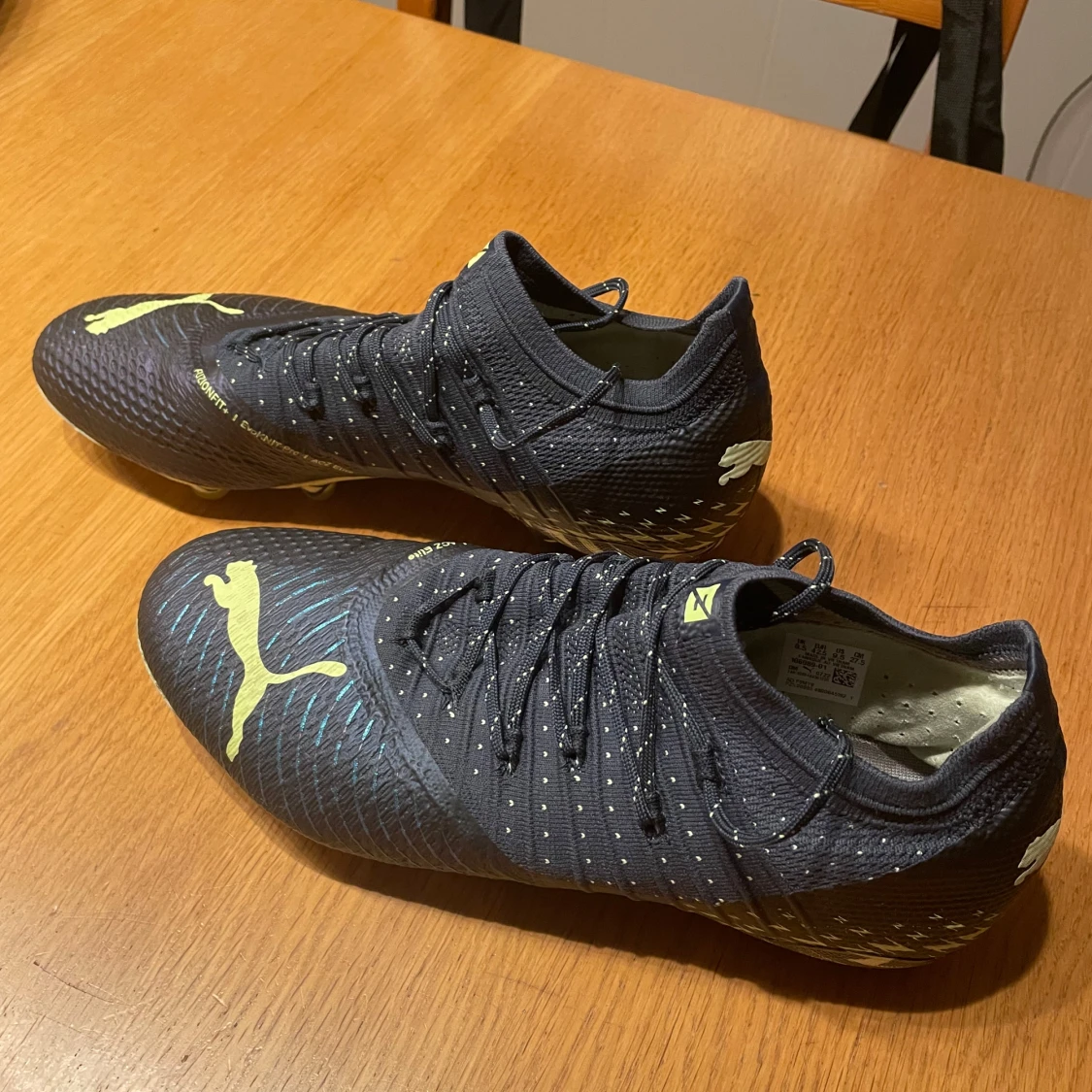 Svarta fotbollsskor från Puma - 91