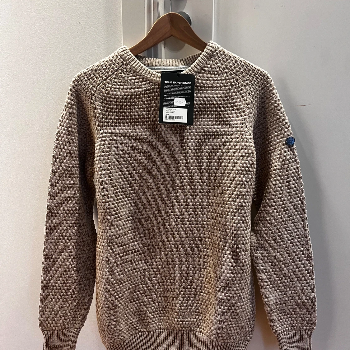 Beige stickad tröja från Pelle P