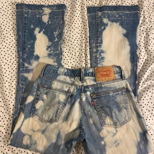Lågmidjade  jeans  - Lågmidjade bootcut Levi’s jeans i toppen skick! 