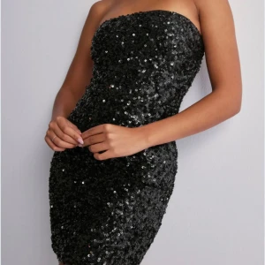 Glitter klänning  - SÅ SNYGG KLÄNNING PERFEKT TILL NYÅR!!!🌟🌟Passar xs/s!!