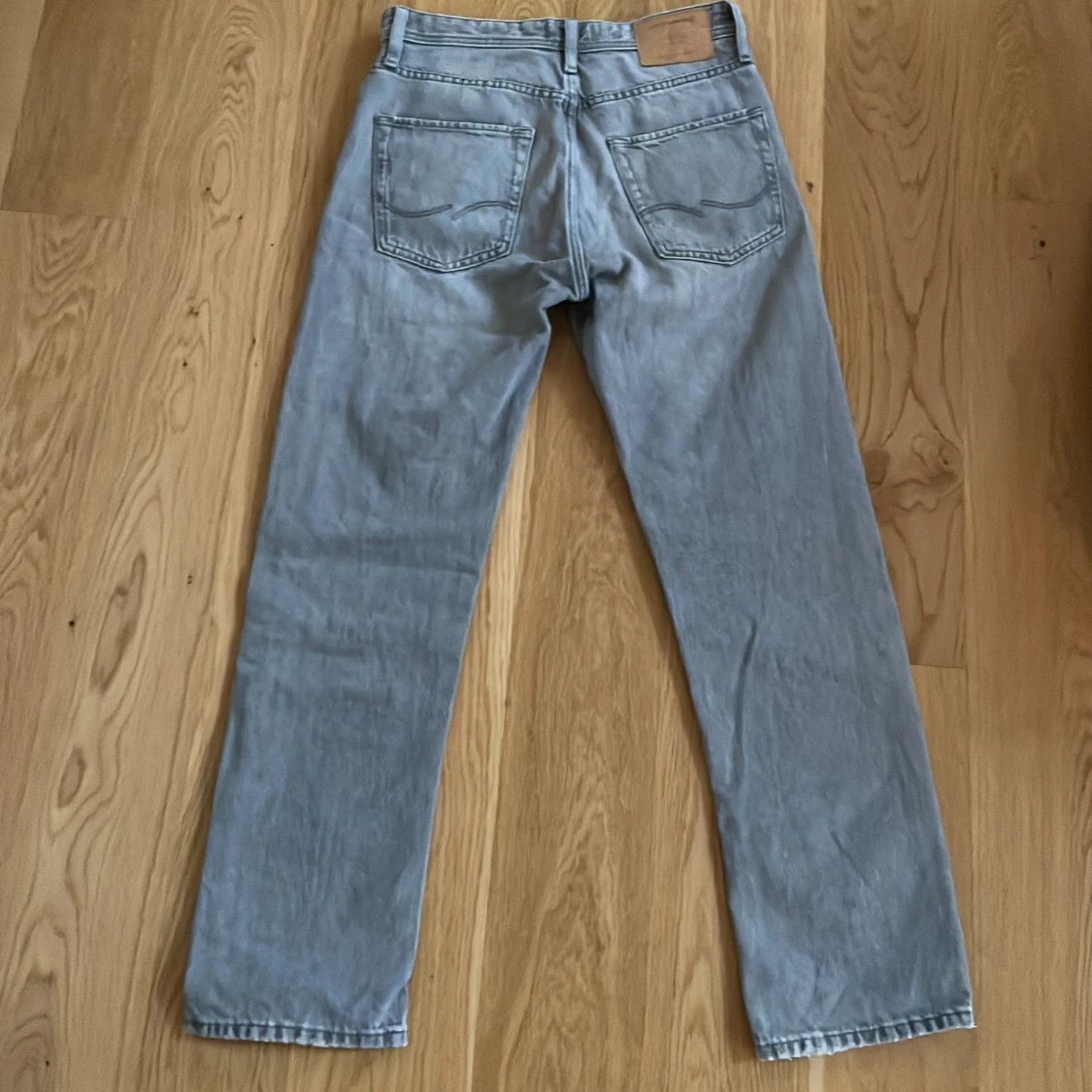 Grå jeans från Jack & Jones - 90